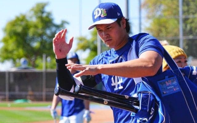 ド軍アイテムが“激変”…「醜いな」「普通のやつの方が」　MLB公式に賛否「美しい」