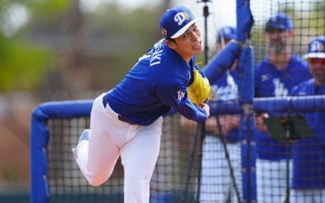 佐々木朗希が“新魔球”「ジャイロ回転に」　初ライブBPで手応え、最速159キロも