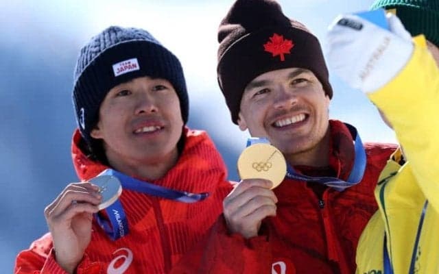 「最後の五輪でやってのけた」堀島行真との”宿命のライバル対決”を制したモーグルの王に母国メディアも歓喜【冬季五輪】