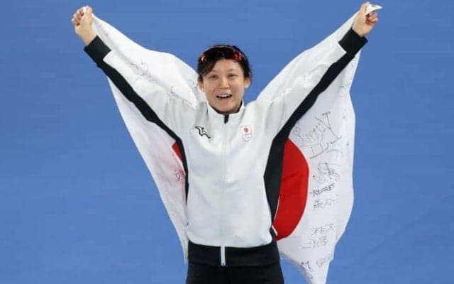 妹・美帆の銅メダルに「少女の様な喜ぶ姿」…姉の菜那も“歓喜”「かわいいーおめでとうございます」【冬季五輪】