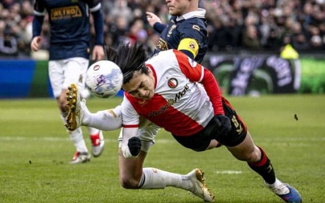 「蹴りたがらなかったとすれば…」ノーゴールが続く日本人エースに飛んだ批判　蘭識者が指摘「自信の無さの表れ」