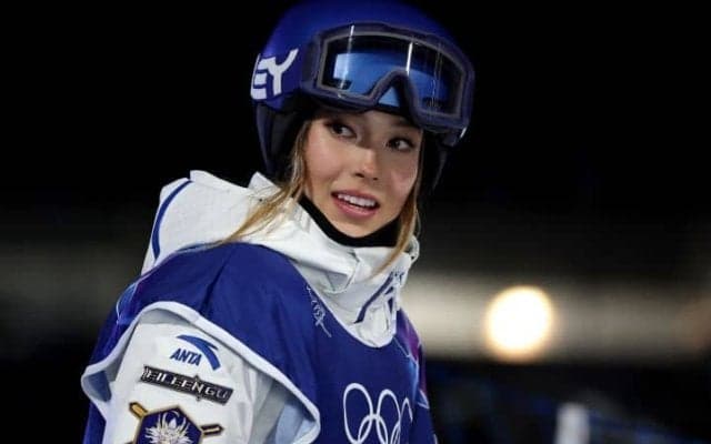 「なんて楽しいシェア！」ミラノ五輪の銀メダリスト“意外なオフショット”に注目　黒キャミでくつろぐ姿を披露「ごはん愛にあふれている！」36億円モデルとしても活躍