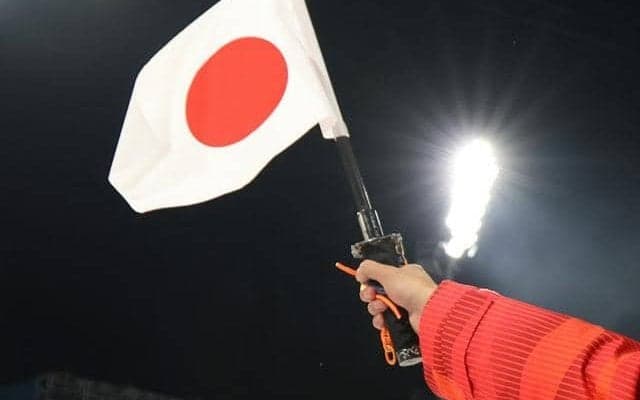 スキージャンプで風を知らせる「お守り刀」　旗に込めたコーチの願い