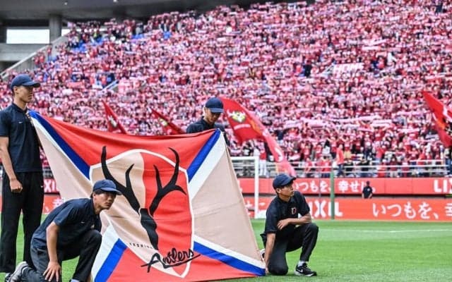 ｢綺麗でした｣｢毎回ゾクゾクする｣王者鹿島の2026ホーム開幕｢鹿島一心｣ビッグフラッグ掲出シーン映像が壮大で美しい！｢真正面からなんて、素晴らし過ぎる!!｣