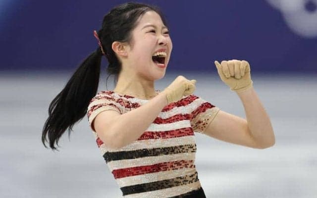 「亜美ちゃんえぐうう」笑顔キラリ…五輪日本女子4人目の“3回転アクセル”成功で「朝から輝いていた」【冬季五輪】