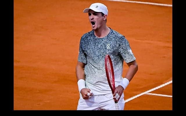  19歳が復活 4ヵ月ぶり白星で初戦突破 