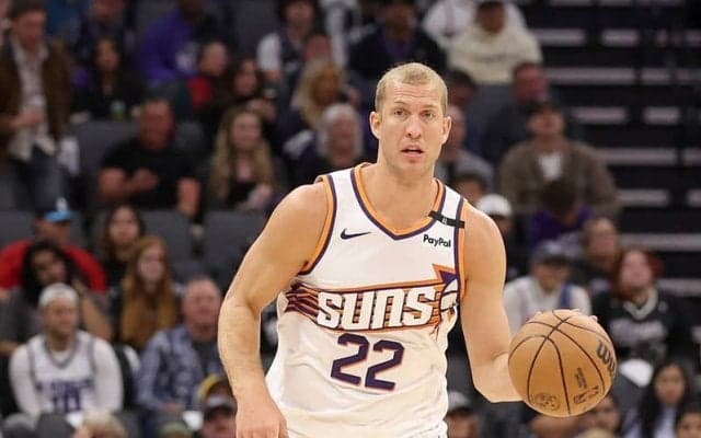 ウェスト2位のスパーズがベテランビッグマンのメイソン・プラムリーと10日間契約