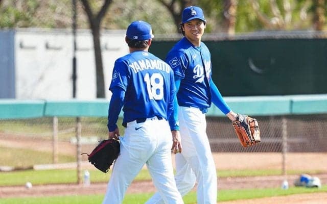 大谷＆山本＆佐々木でもない…ド軍GMに“捕まえられた”日本人　まさかの1枚が公開