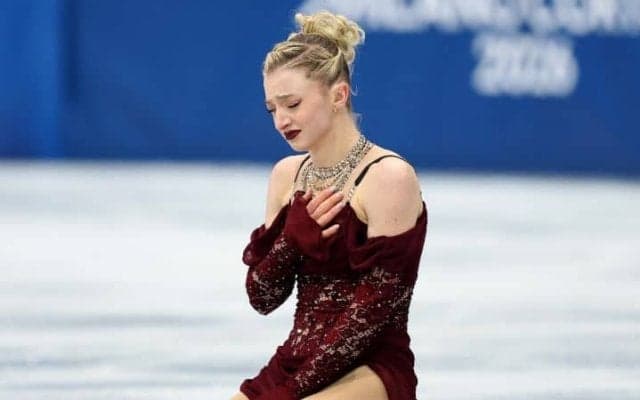 「私はただ彼女に幸せになってほしい」-まさかの失速に寄り添う人々　SPで13位発進のフィギュア米国代表を同僚が気遣う「本当に努力家で多くのことを乗り越えてきた」【冬季五輪】