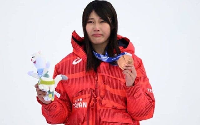 「村瀬のすべりは確かに別格に映った」女子スロープスタイルで一歩及ばずの優勝候補に何が？　大技トリプルコークも涙の銅に同情の声「採点競技の難しさかも」【冬季五輪】