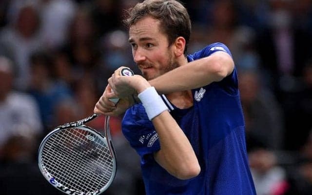 ジョコビッチの7度目の年間1位に待った! メドベージェフが4強入りで可能性残す[ロレックス・パリ・マスターズ]