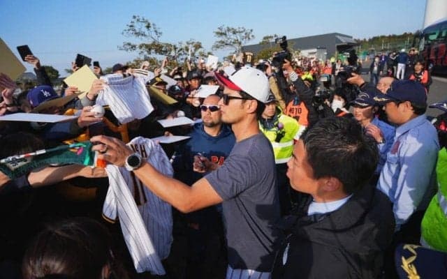 ダルビッシュ、サイン会で厳戒態勢　7人の警備員がガッチリガード…ファン＆報道陣殺到