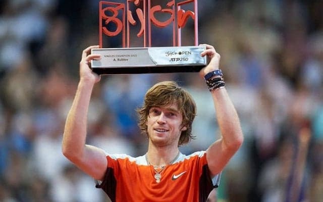 ルブレフ、22歳のコルダを下して今季ツアー4勝目! 3年連続のツアー最終戦出場へ向け「ここでタイトルを獲ることは僕にとって重要」[ヒホン・オープン]