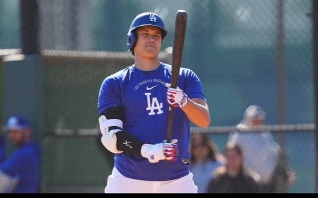 大谷翔平を「投手だって忘れてた」　“力技”2戦連続安打→駆け足で投手調整…テオ苦笑い