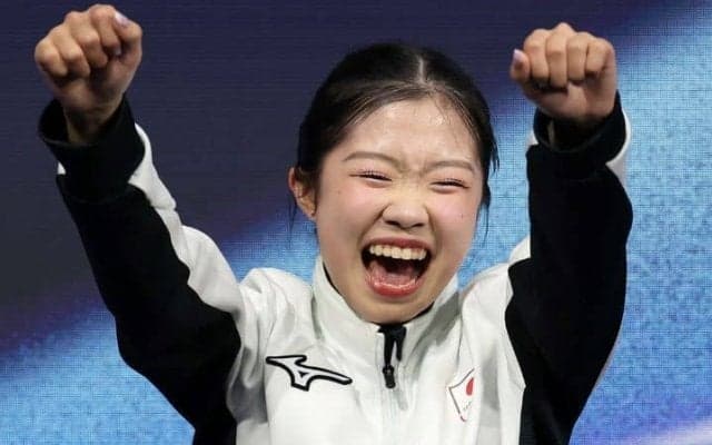 「強心臓」「アイドル力が高すぎる」17歳中井亜美が涙の銅メダル！　頬を指差し首傾げるポーズが「可愛すぎた」【冬季五輪】