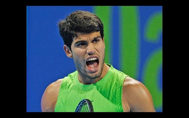  アルカラス 逆転勝ちで初4強 