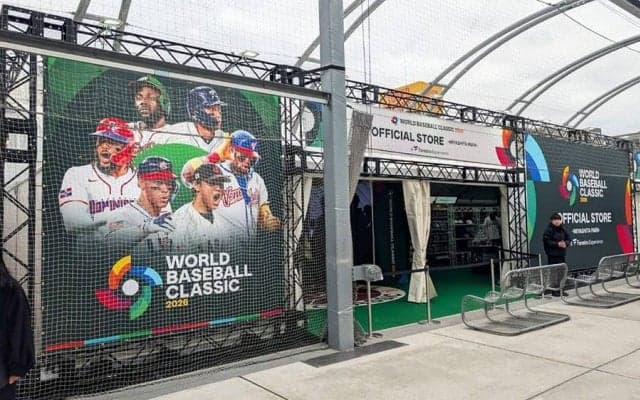 WBCストアに騒然　グッズ求めファン殺到…開店1時間前なのに150人が大行列、起きた“侍現象”