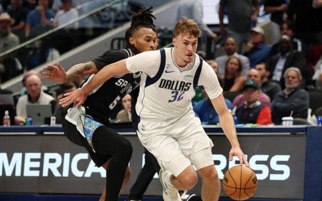 クーパー・フラッグがNBAデビュー戦で着用したユニフォームが約1億5500万円で落札