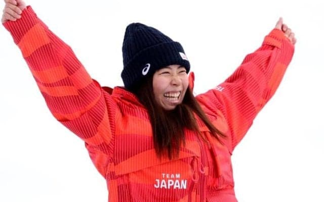 「生きている意味を感じます」スノボ女子、金メダルの深田茉莉が“感謝の長文”　9位から頂点に「アツい応援で立て直すことができた」【冬季五輪】