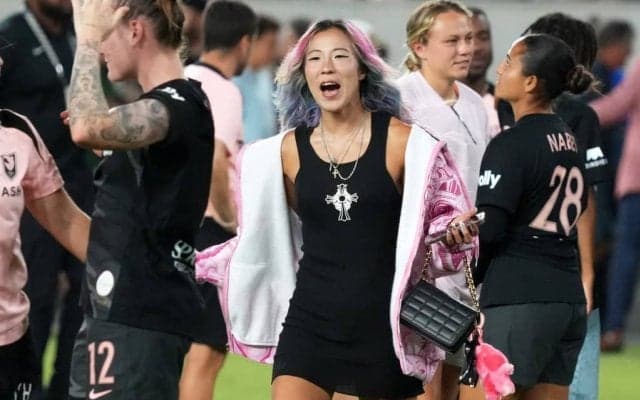 大ケガから完全復活を目指す“なでしこ切り札”サッカー界のレディー・ガガ、まだらヘアのイメチェン姿公開も筋力テストの結果に撃沈