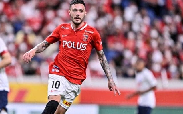 ｢ついにキター！｣再来日の“元浦和の魔法使い”が栃木シティにスマイル合流！｢相変わらずとんでとねぇイケメンや｣｢幸せそうな顔してる｣