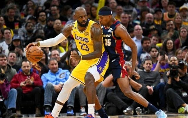 「本気で勝ちにいっている」レブロンが“故郷”キャブスを絶賛…来季再々復帰の噂も