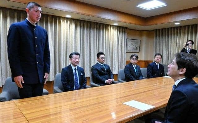 山梨学院、5年連続の選抜は「チーム一丸で」　副知事に出場を報告