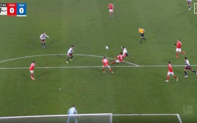 ウソでしょ…！？ 佐野海舟、衝撃の“高速スライディング”「止めるんかい！」爆速ランニング→体を投げ出した“神ディフェンス”「上手すぎやろ」