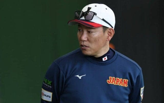 侍合宿を突然来訪…中日56歳OBが「かっこいい」　ネクタイ姿で激励…ファン感激「貫禄ある」