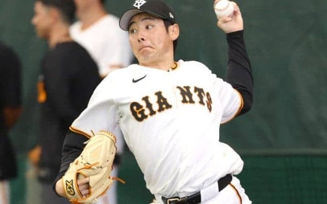 巨人ドラ1左腕が開幕ローテ入りで目指したい「2人のレジェンド」　竹丸和幸が那覇キャンプでも好評価