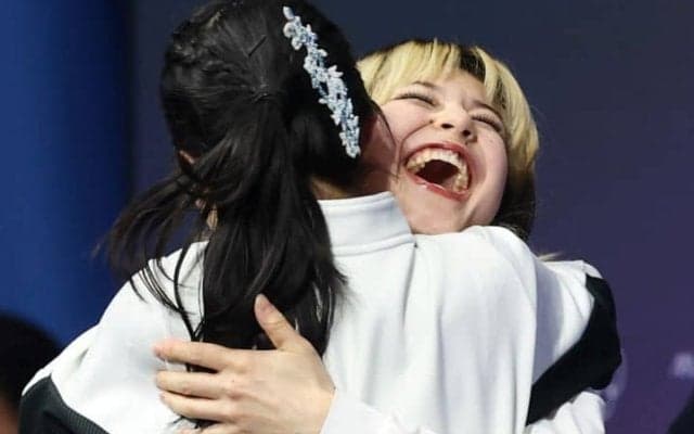 なぜ中井亜美を抱きしめた？　金獲得の米女子が真相告白　米紙が伝えた女王の“仰天行動”「リウはどんな時も日本の選手を拍手して称えた」【冬季五輪】