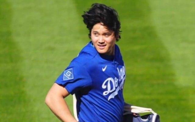 大谷翔平がダッシュで挨拶「絆が伝わってきます」　ハグした人物…懐かしき再会に感激