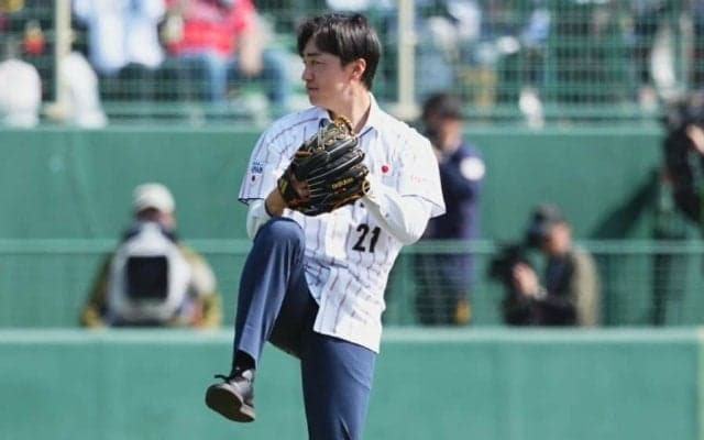 元鷹・和田毅氏、完璧ストライク投球　侍J戦で始球式…45歳とは思えぬ剛球に柳田も仰天