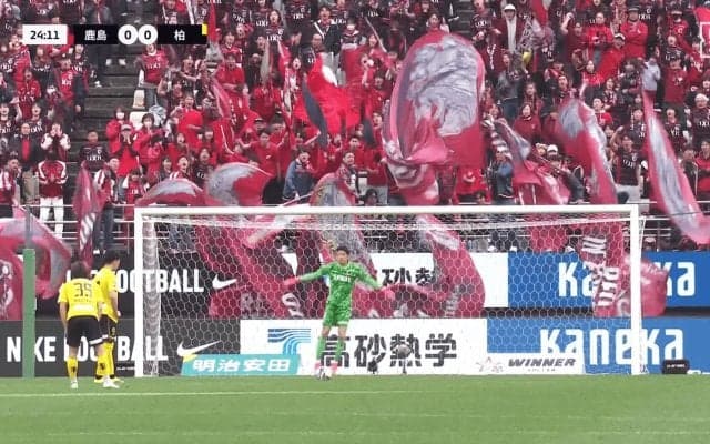 「飛びますよ、という雰囲気を…」鹿島最強GK、“ど真ん中PKセーブ”のカラクリとは？柏FWを誘導した究極の心理戦「一か八かだった」