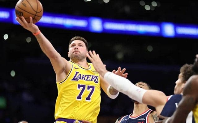 クリッパーズとの大接戦を制したレイカーズ…ドンチッチは初試行の先発ラインナップに自信アリ？