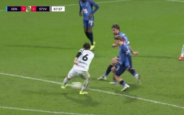 「ペドリみたいやな」24歳日本人MFのテクニカルシュートが話題「マジで代表あるよな」DFの股を射抜く完璧ショットに相手GKも絶望