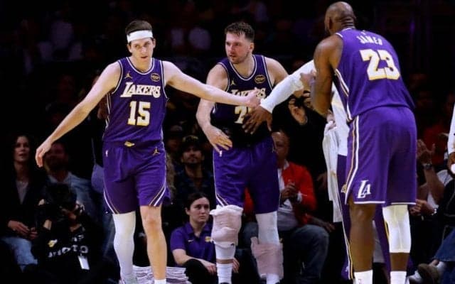 ようやく“三銃士”揃い踏みとなったレイカーズ…指揮官「シーズン後半は短距離走」