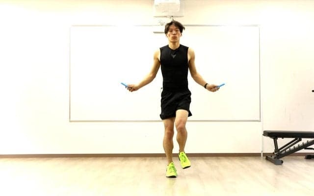 たった3分で汗だく…！縄跳び30秒×5本が脂肪に効きすぎる