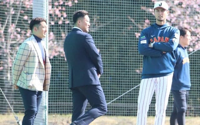 昨年現役引退の中田翔氏が侍キャンプ訪問！元日本ハム杉谷拳士氏、ダルビッシュ有と笑顔で再会！