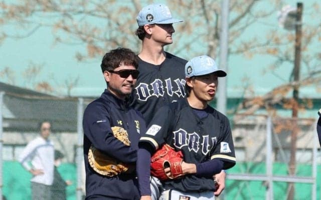 新助っ人が突然“変貌”「イケメンが現れた」　213センチの長身スタイルに衝撃「バグ」