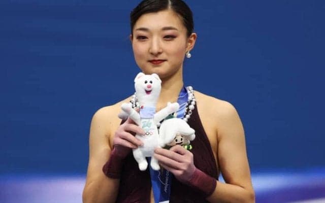 坂本花織に「お勤めお願いします」笑顔で“敬礼ポーズ”の理由…「かわいすぎる光景」【冬季五輪】