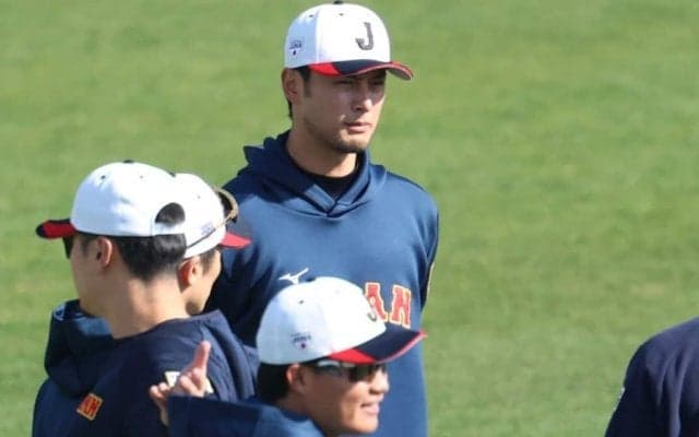 ダルビッシュ、菊池、菅野が豪華共演　ファン殺到の大盛り上がり…投手ミーティングで輪