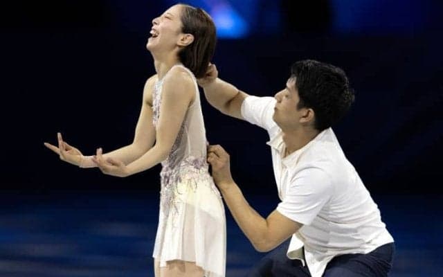 閉会式でも二人らしさ全開 “りくりゅう”がリフトを披露「やっぱりされてる」ファン反響「ほっこりしました」【冬季五輪】