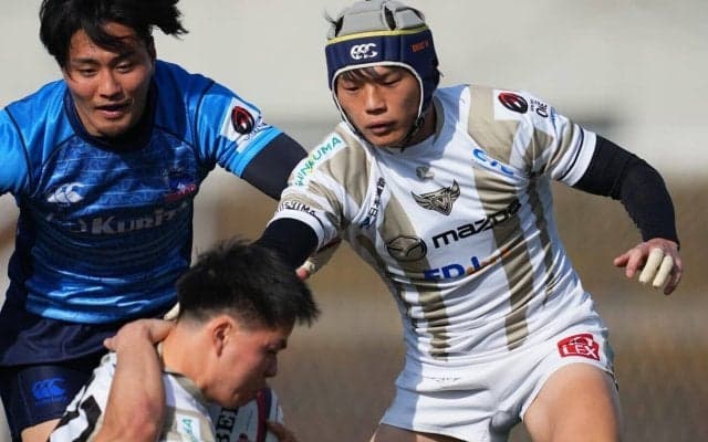 祝福の光の外で。基準を押し上げる男が迎えた静かなる節目