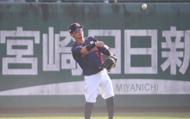 侍ジャパン・牧原大成がダイビングキャッチ！本職セカンドもセンターで\"超美技\"｢どこでも出られるように準備している｣