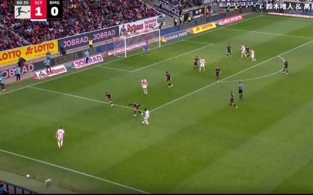 「踊ってるやん！」鈴木唯人、“ダンシングフェイント”炸裂→相手選手を翻弄「キレキレだな」パスをおとりにマーカーを騙した“神テクニック”