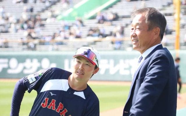元西武監督・辻発彦氏が侍ジャパン合宿視察！松井稼頭央氏、源田壮亮らと笑顔で談笑
