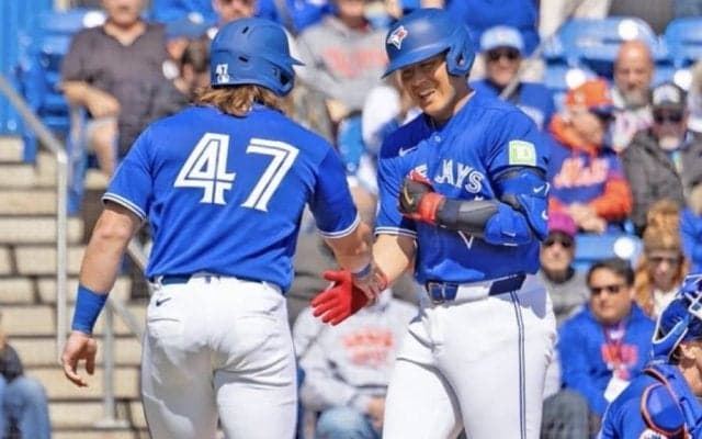 岡本和真、メジャー“初安打”は豪快中越え弾　OP戦でWBC米国代表を粉砕…球場騒然