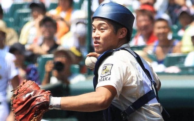 「投手のよさを引き出す捕手」はいかにして生まれたか　履正社の坂本誠志郎が侍ジャパンの守りの要になるまで