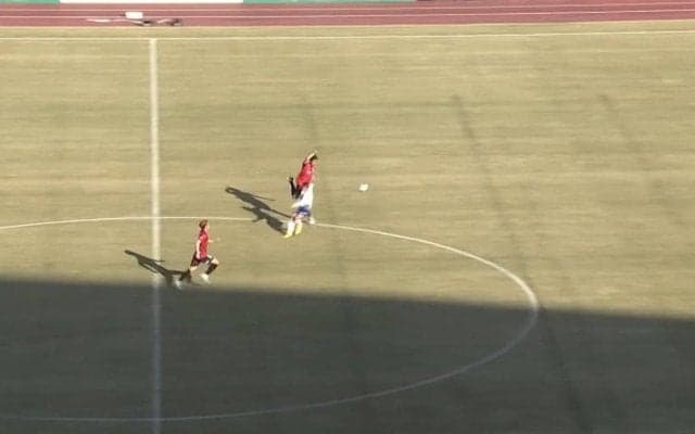 「ノーファールはないわ」手をかけたのにスルー？試合終了間際の“疑惑の判定”にファン物議「理由を教えてくれ」